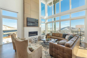 Slopeside Luxury at Apex, Ski-in/out, 4 King Suites, Private Hot Tub, Clubhouse with Pool and Gym